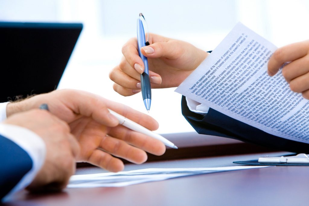 Las empresas utilizan falta de transparencia en sus contratos.