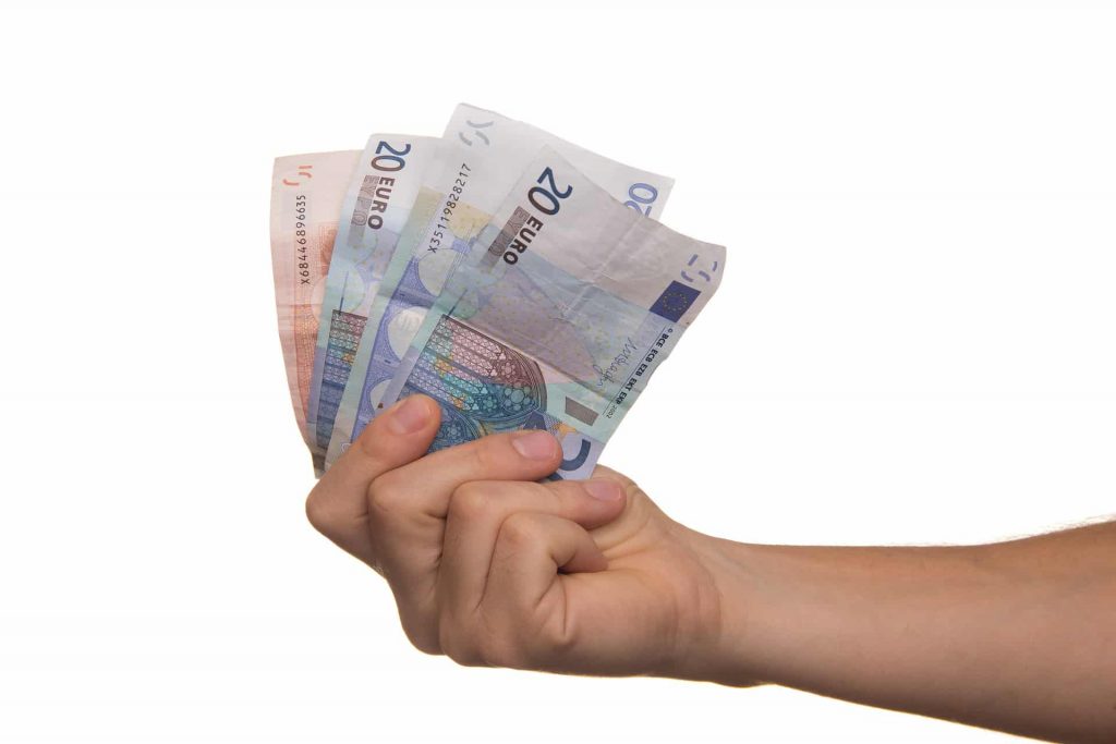Puedes recuperar el dinero de intereses abusivos en microcrédito de Lunacredit.