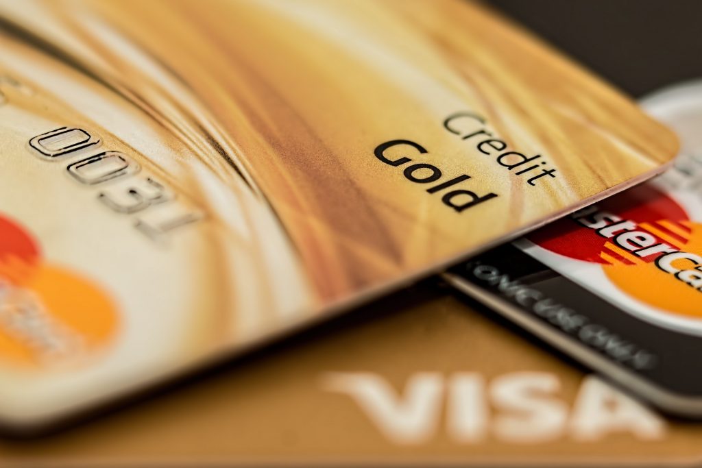 Diferencias entre tarjeta revolving y crédito.