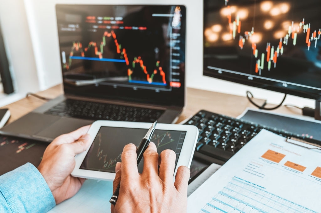 Cómo invertir y Comprar acciones en Bolsa
