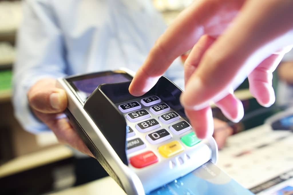 ¿Es legal el pago mínimo con tarjeta en un datáfono? Normativa 2022