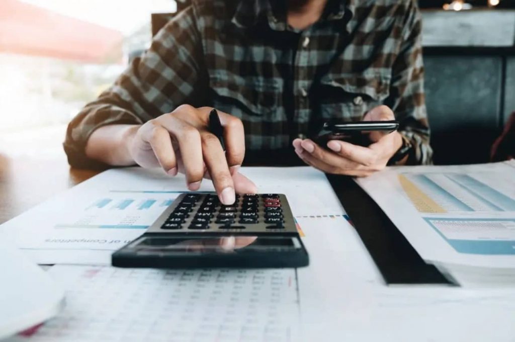 Debes calcular comisiones y otras condiciones para elegir la mejor cuenta bancaria