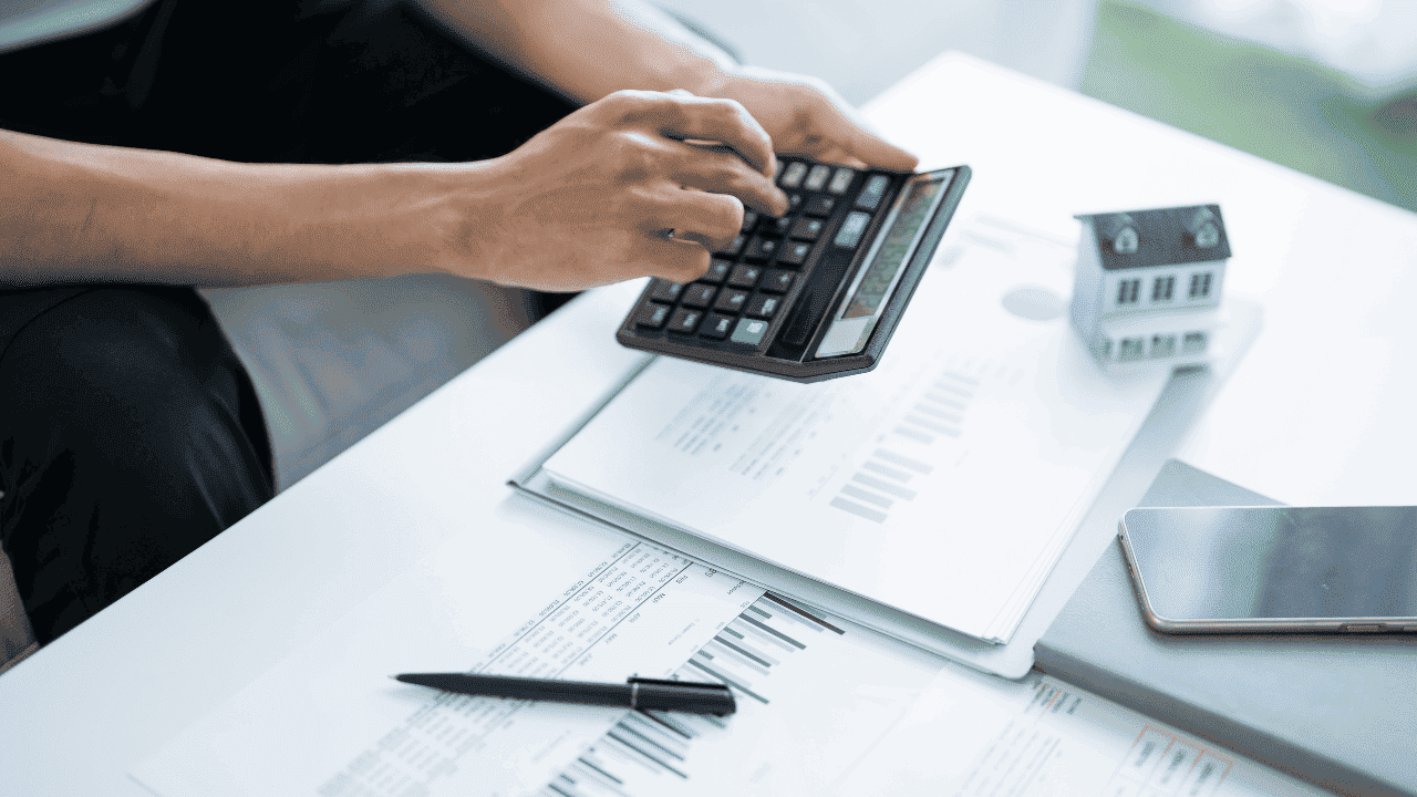 El BdE estudia limitar las hipotecas de riesgo