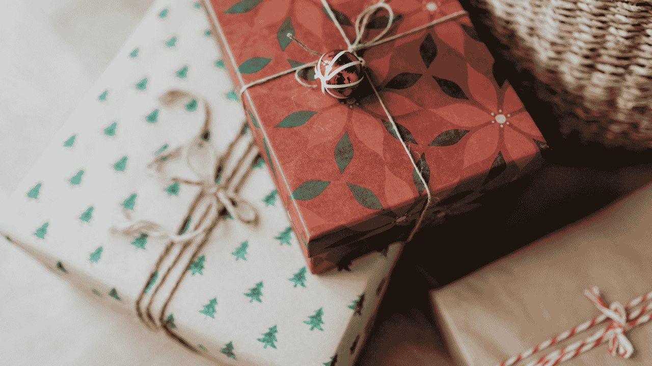 Regalar ropa en Navidad sale más caro según la OCU